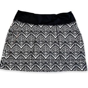 TITLE NINE XS Black & White Printed Skorts
